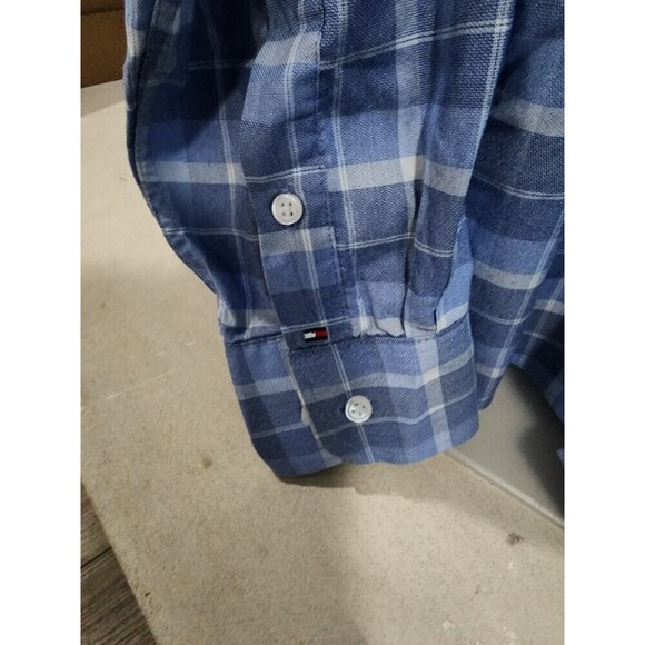 Tommy Hilfiger Men’s All-Season Stretch Dress Shirt Regular Fit Large Blues - Picture 2 of 8